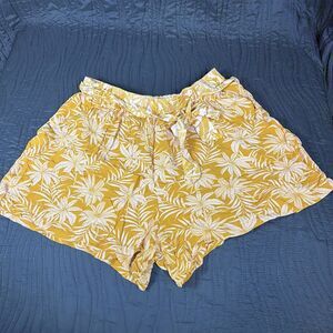 Jessica Simpson Women’s 2X Yellow Tropical Print Tie Waist Shorts
